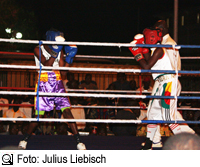 Boxkampf in der 'Nuit de l'Indépendance', Foto: Julius Liebisch