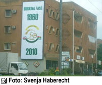 Cinquantenaire-Plakat in Ouaga (Foto: Svenja Haberecht)