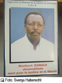 Ein Plakat erinnert an Norbert Zongo (Foto: Svenja Haberecht)
