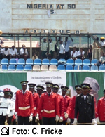 Polizeiformation nimmt Ausstellung für Parade im Stadion, Foto: C. Fricke